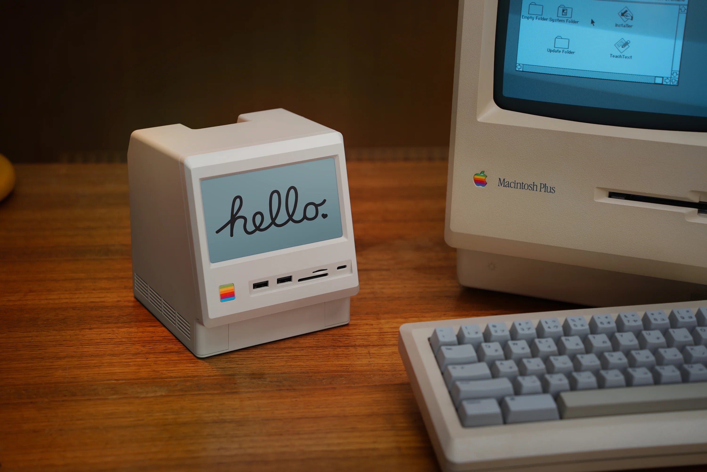 Retro Docking Station for Mac mini M4 with 5-inch Full HD Monitor and 10Gbps/80Gbps M.2 NVMe PCIe SSD Enclosure