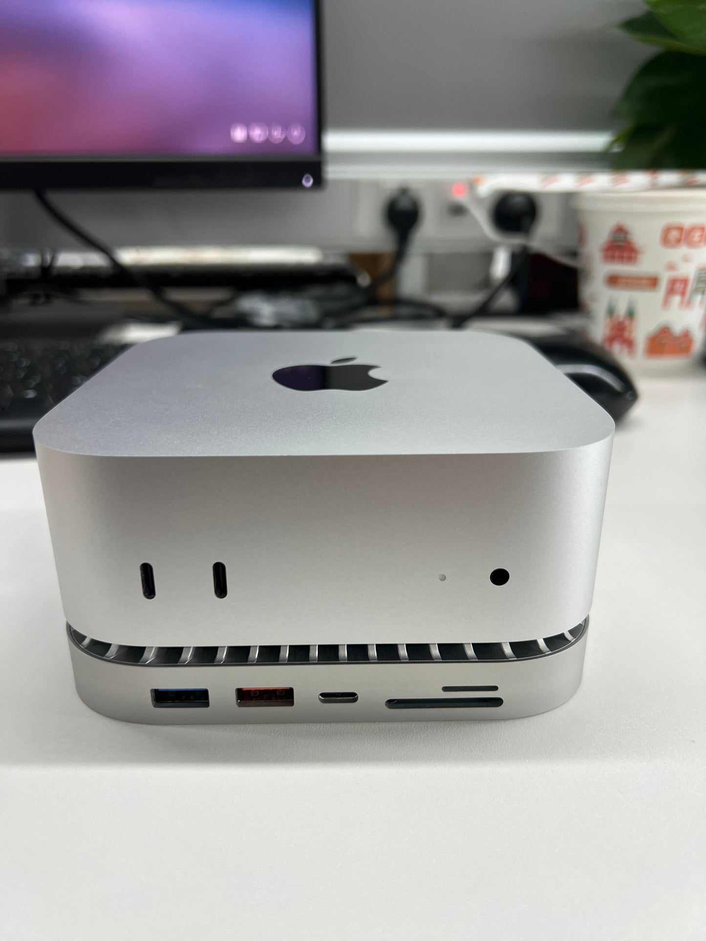 New M4/2024 Mac Mini Hub & Stand with NVMe/ M.2 SATA SSD Enclosure for All New Mac Mini M4/M4Pro